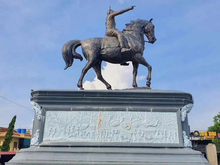 King Ang Duong Statue