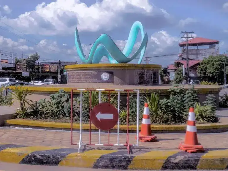 Wave Roundabout